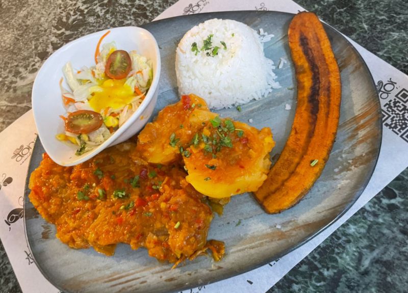 Sobrebarriga en Salsa Criolla